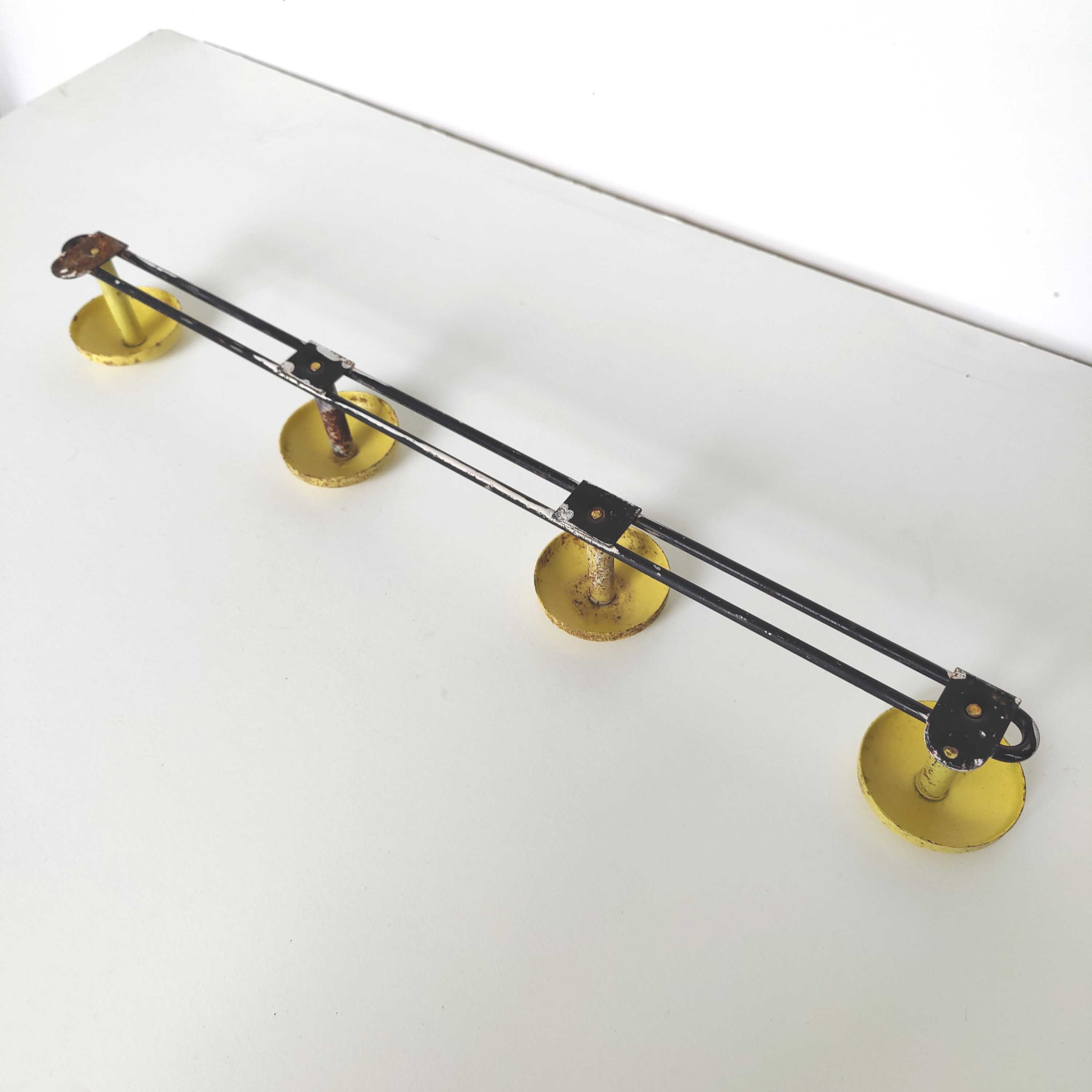 Workshop coat rack 4 metal hooks