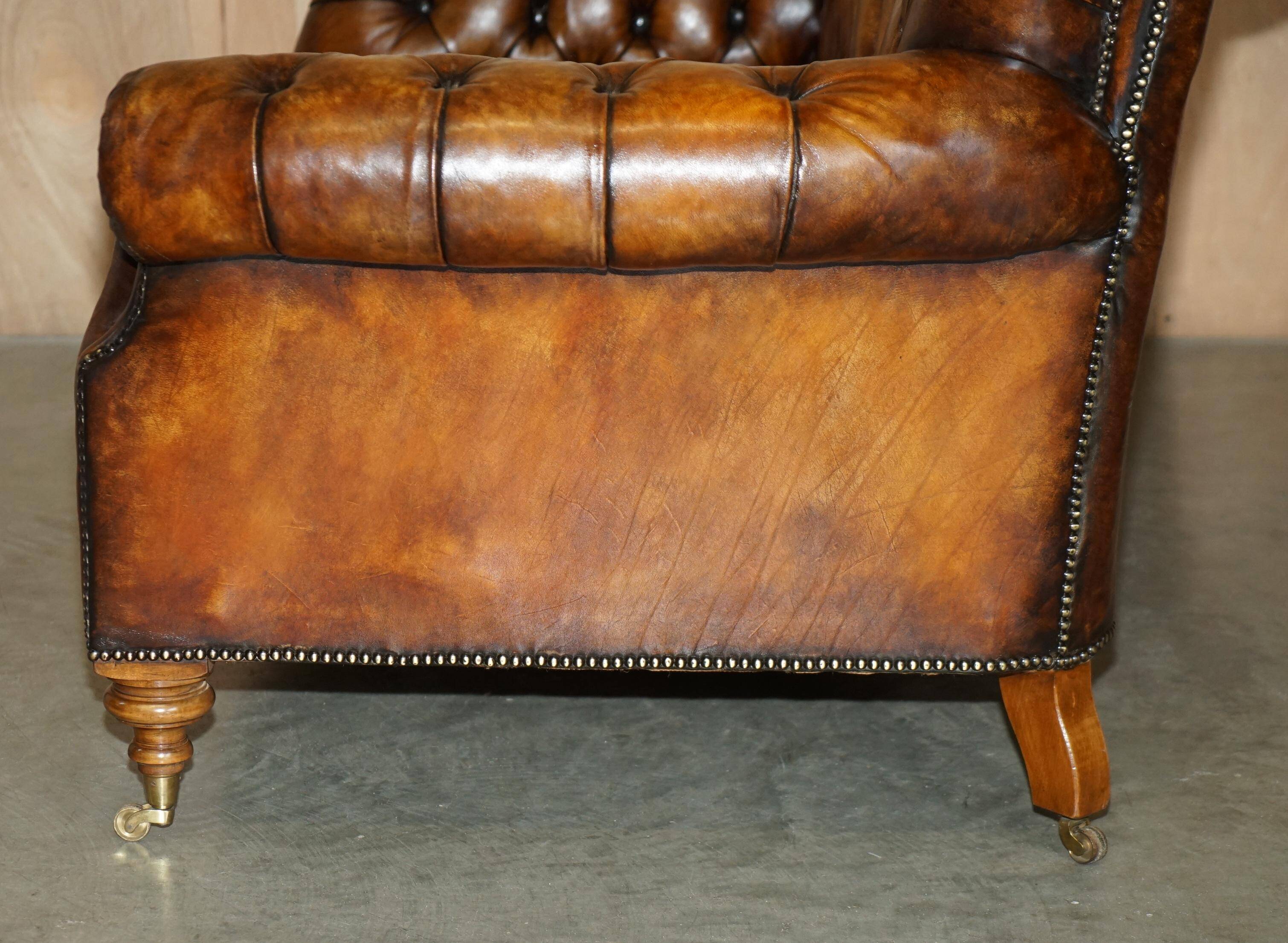 Victorian Chesterfield canapé in hand-dyed serpentine leather.