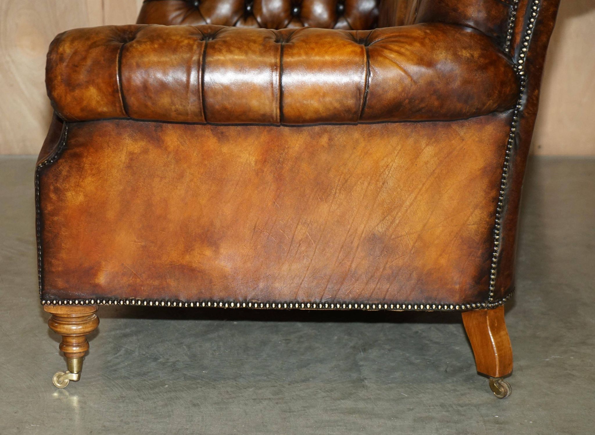 Canapé Chesterfield victorien en cuir serpentin teint à la main