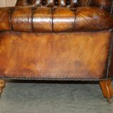 Victorian Chesterfield canapé in hand-dyed serpentine leather.