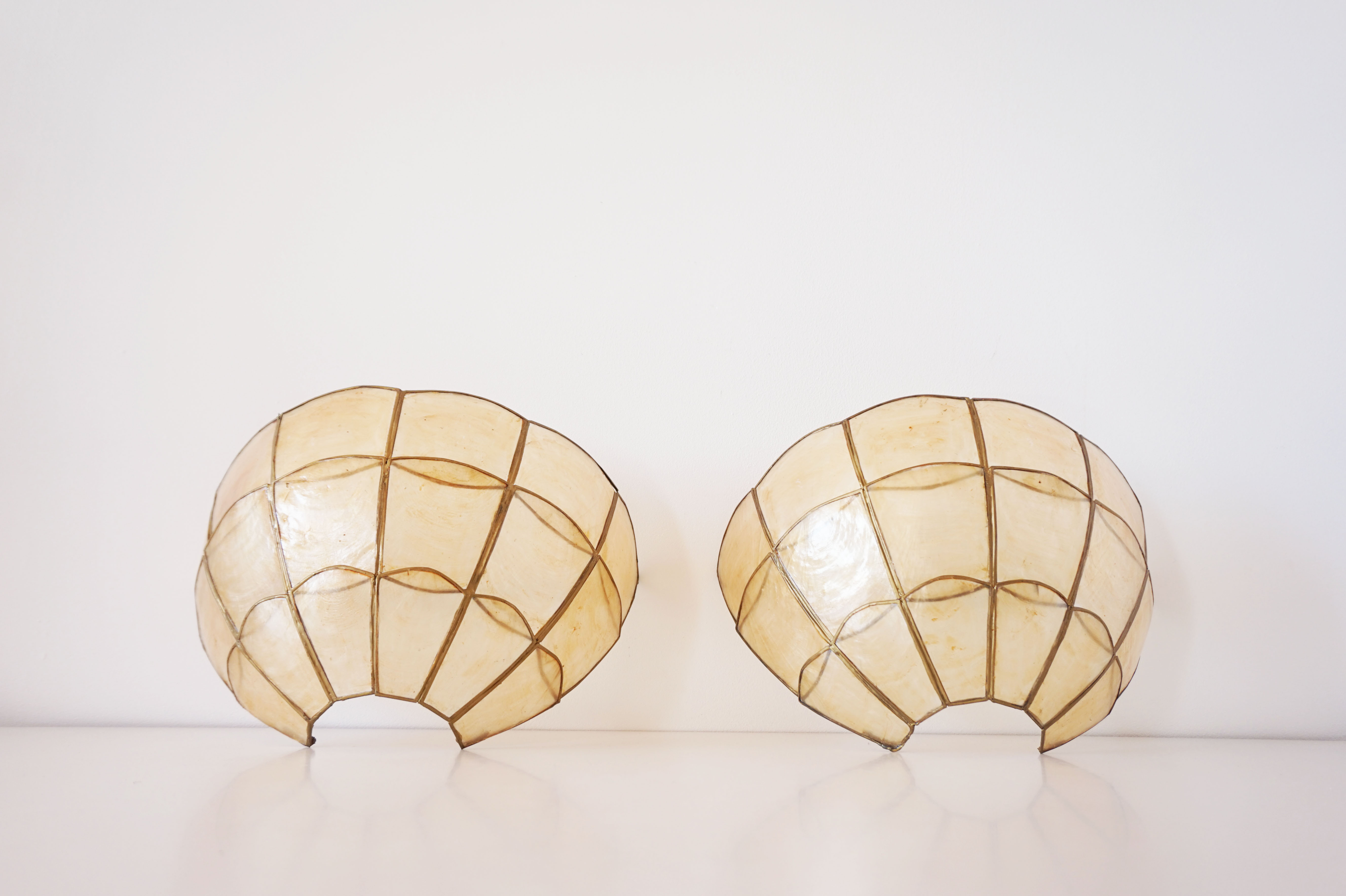Paire d'appliques en nacre coquillage