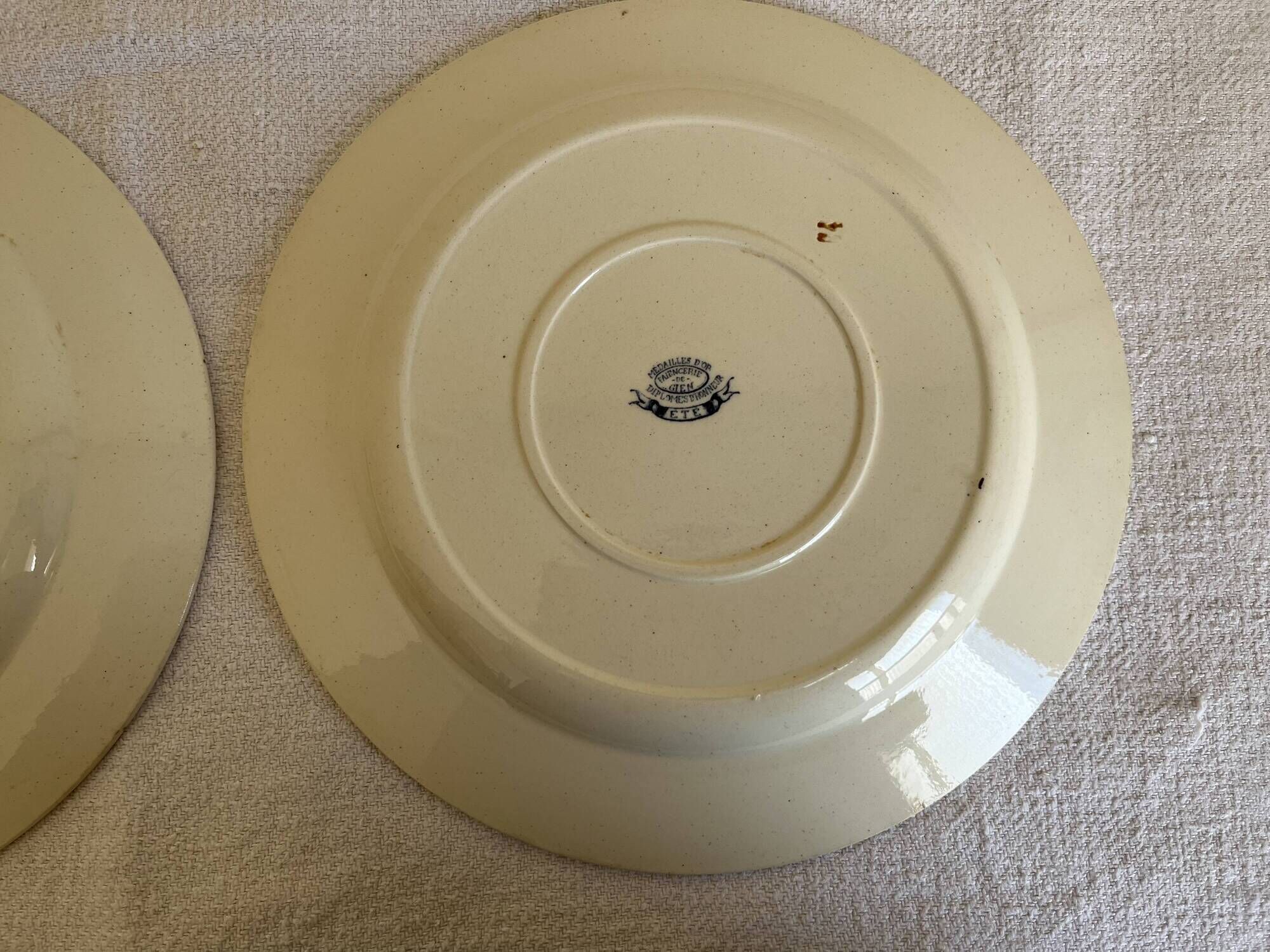 Pair of poppy dishes, Summer decoration, Gien earthenware from the 19th century.