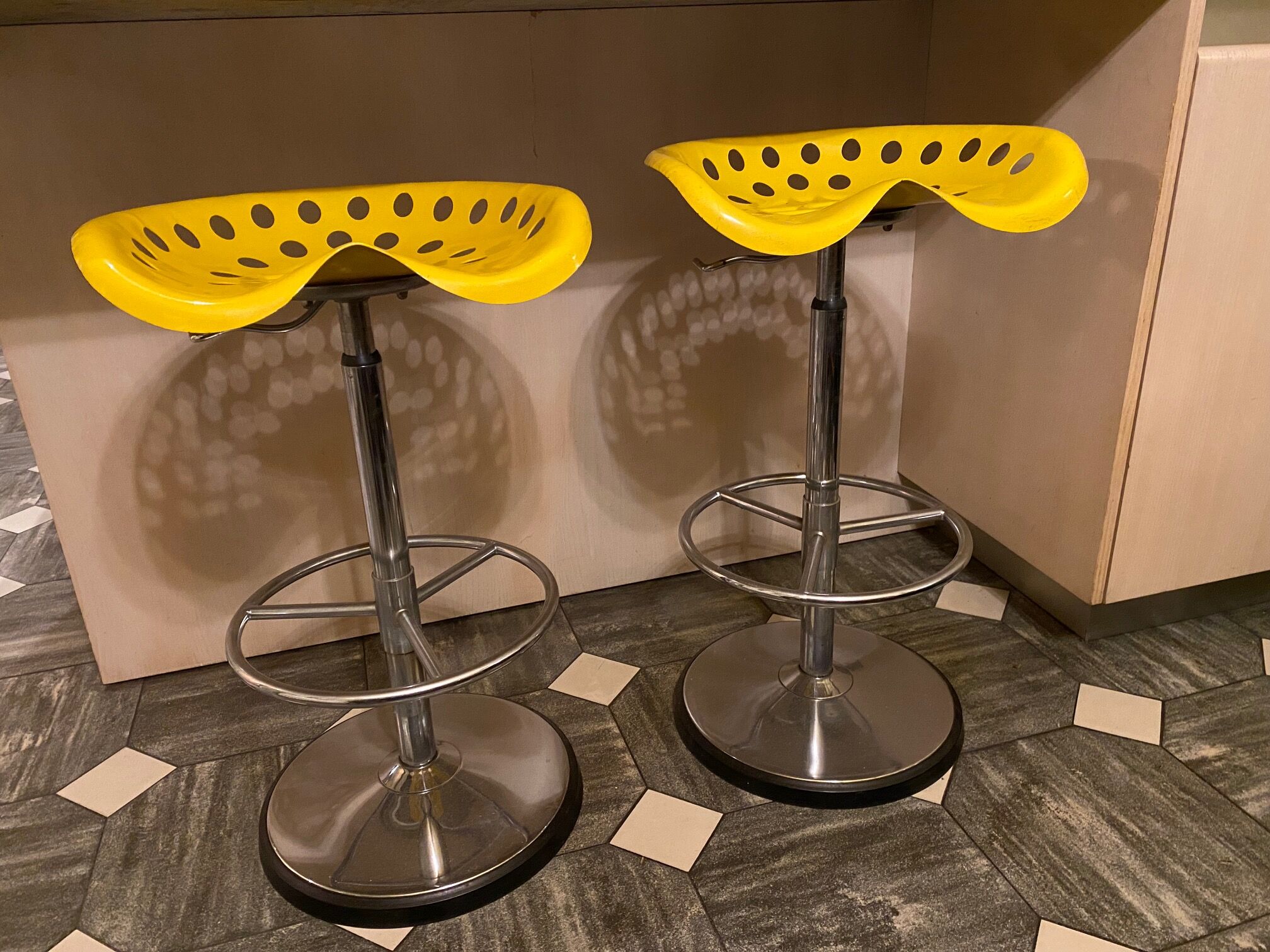 Telescopic bar taboo mirima