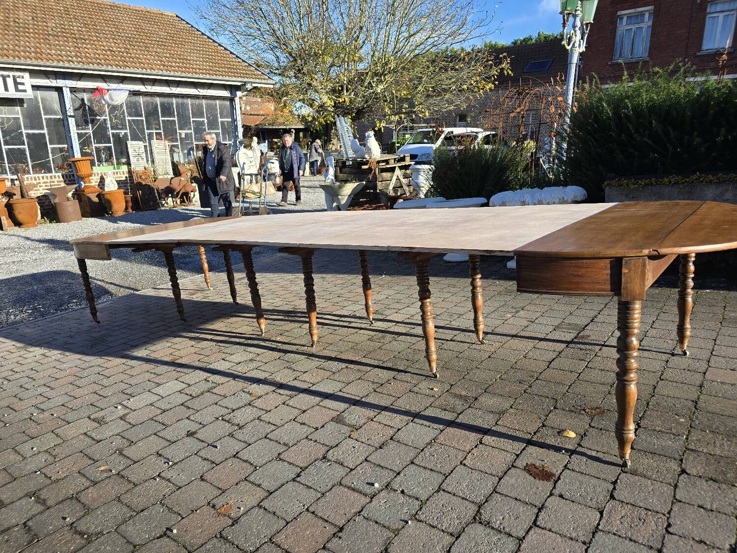 12-foot round oak table with 7 extensions / 20 people