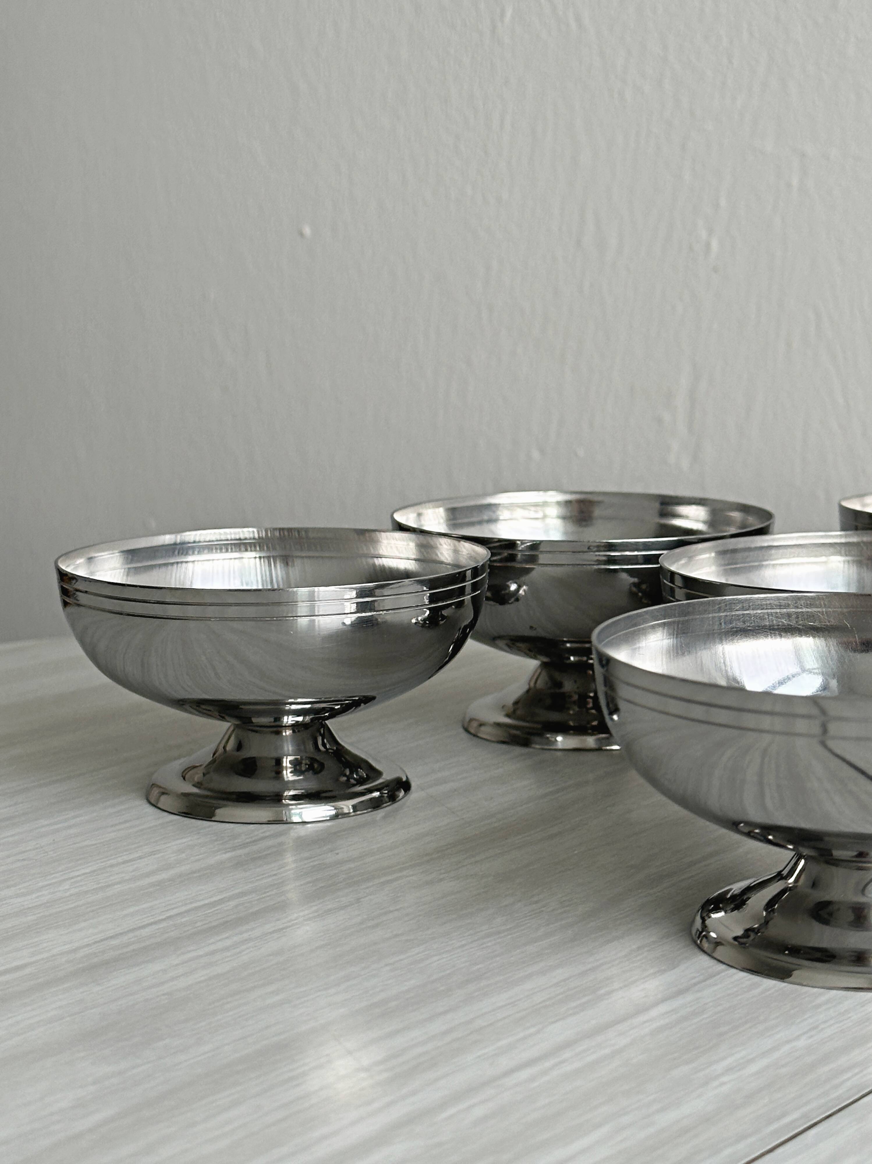 Set of 6 low footed bowls in mirror stainless steel.