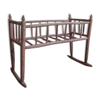 Ancient cradle bed