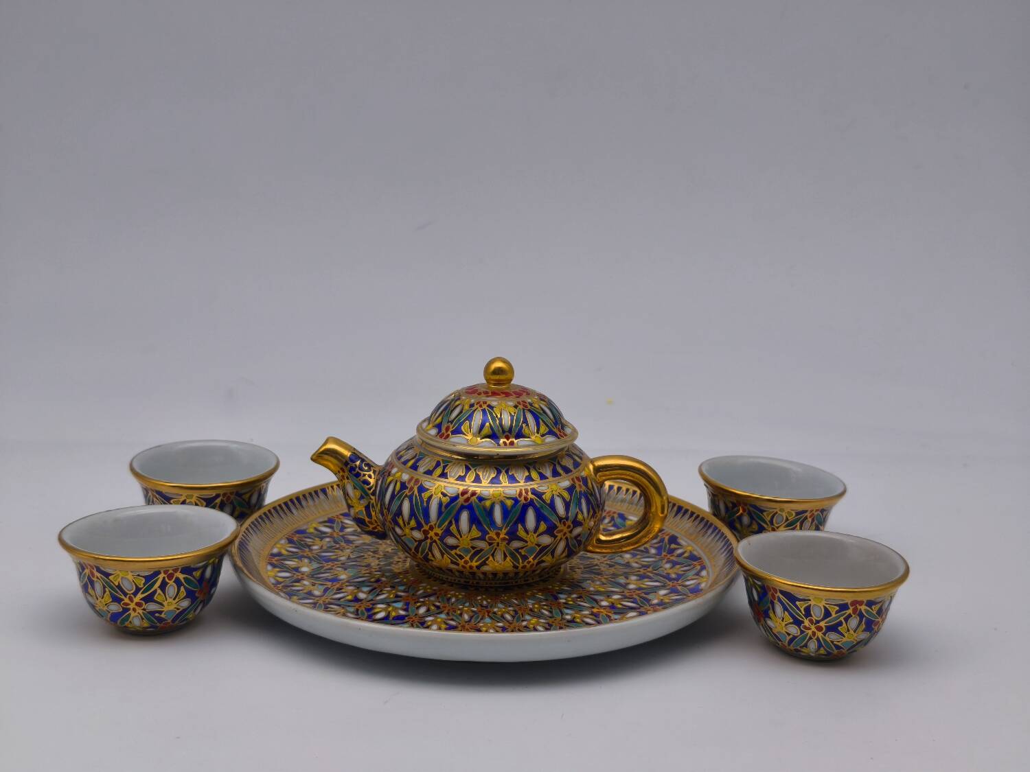 Miniature tea service in Benjarong style – Hand-painted porcelain