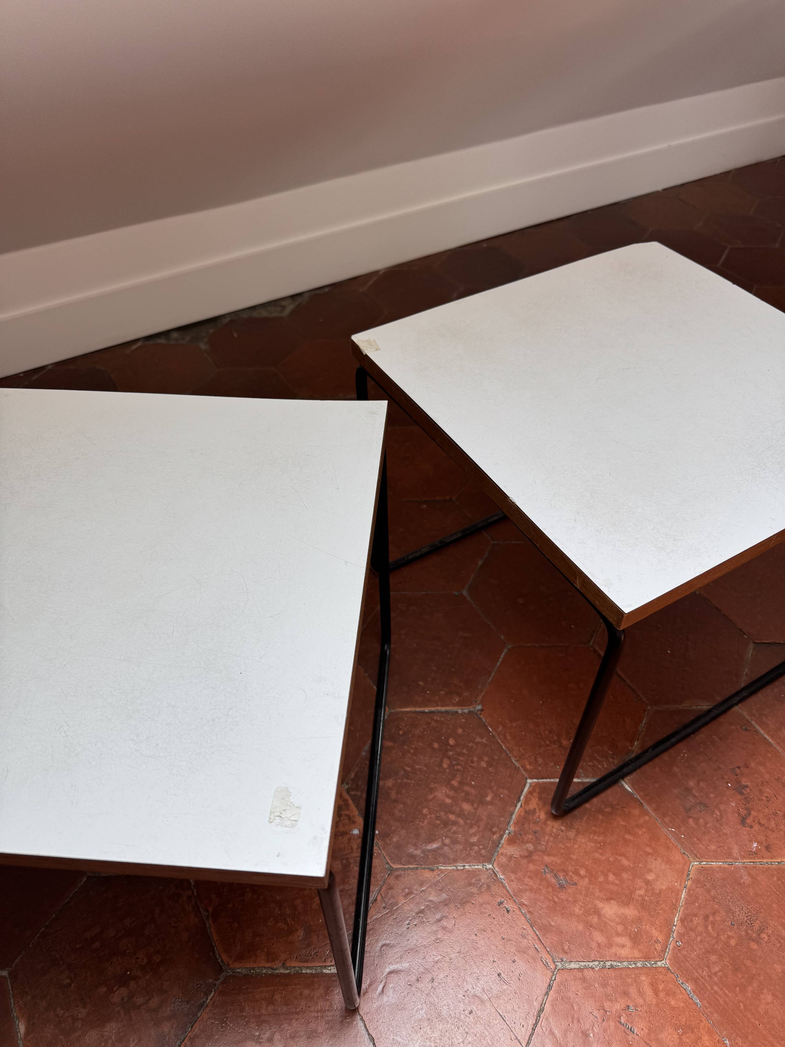 Lot de 2 tables basses "Table Volante" – Pierre Guariche, Éditions Steiner