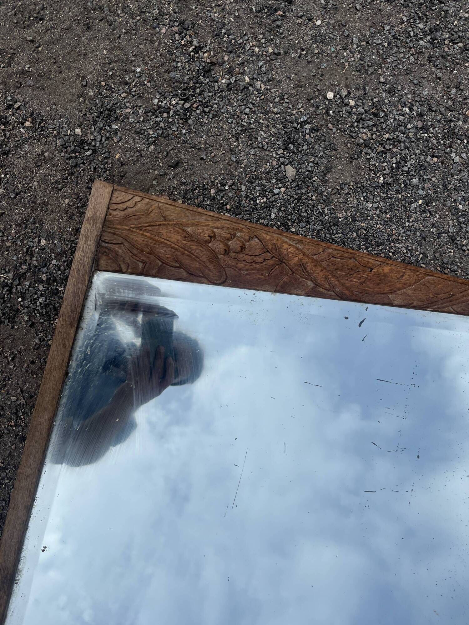 Art Deco mirror with carved wood, featuring floral motifs from the 1930s.