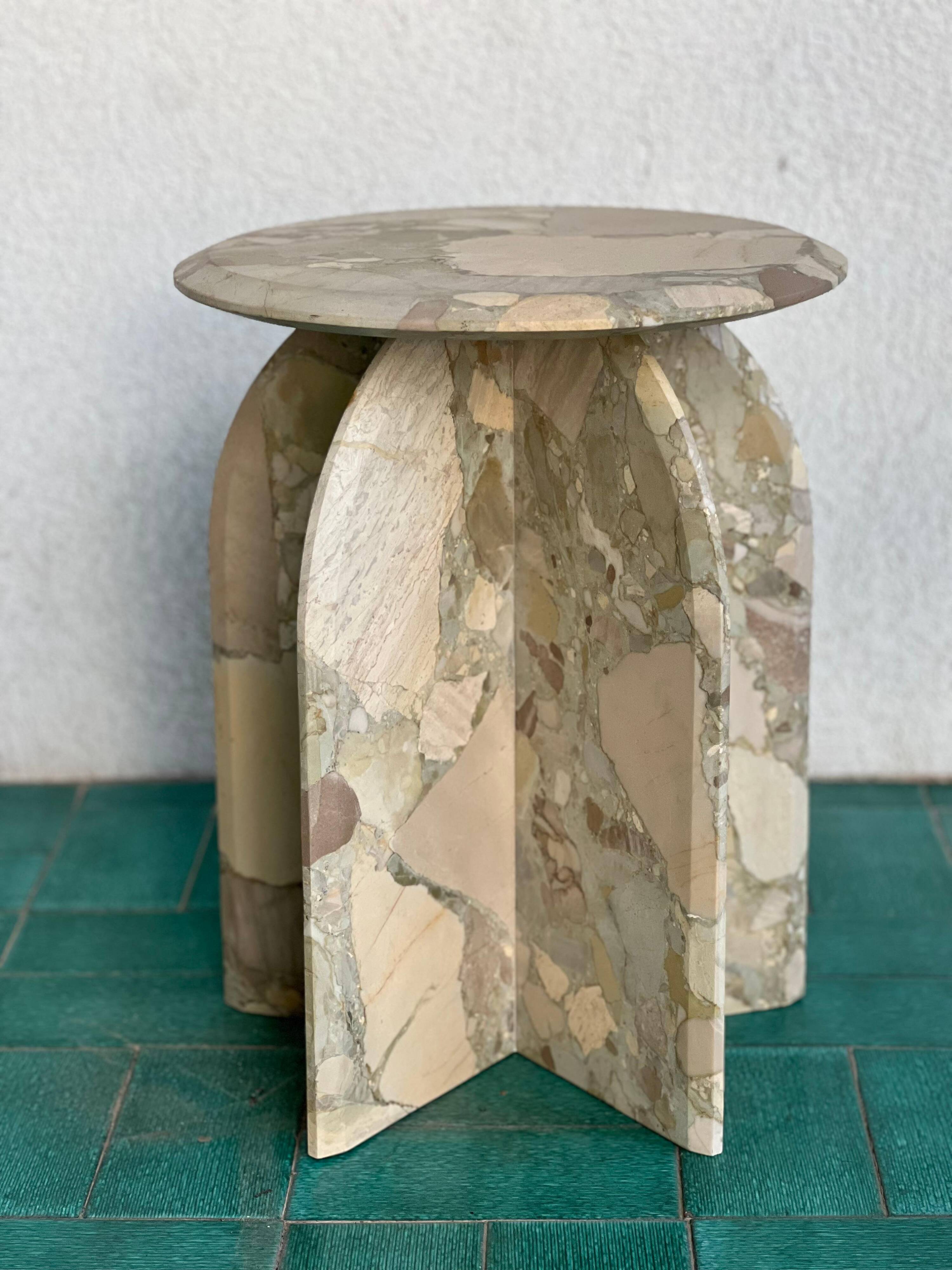 Table d'appoint sculpturale Palladio en marbre Breccia, design collectible italien