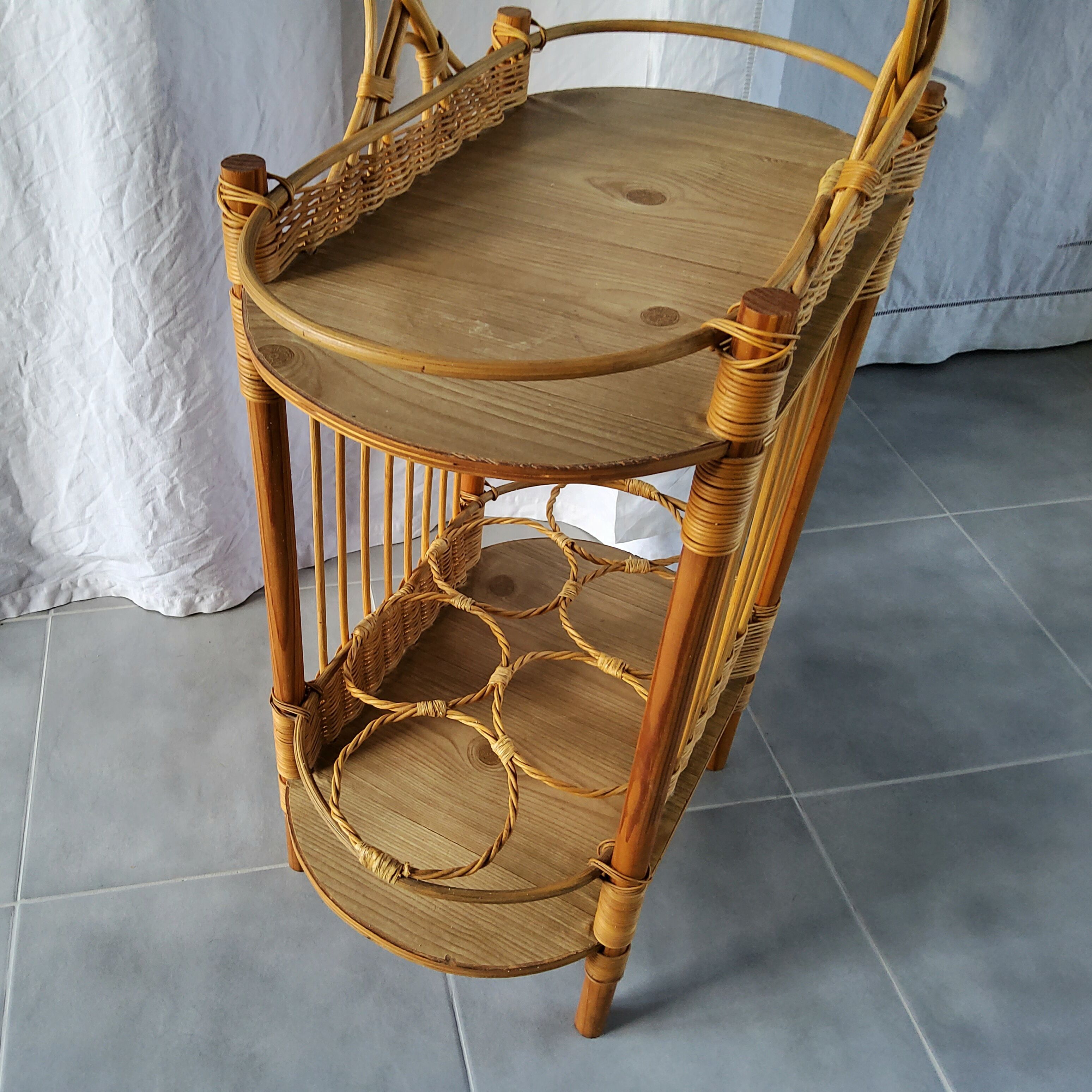 Wood and rattan service