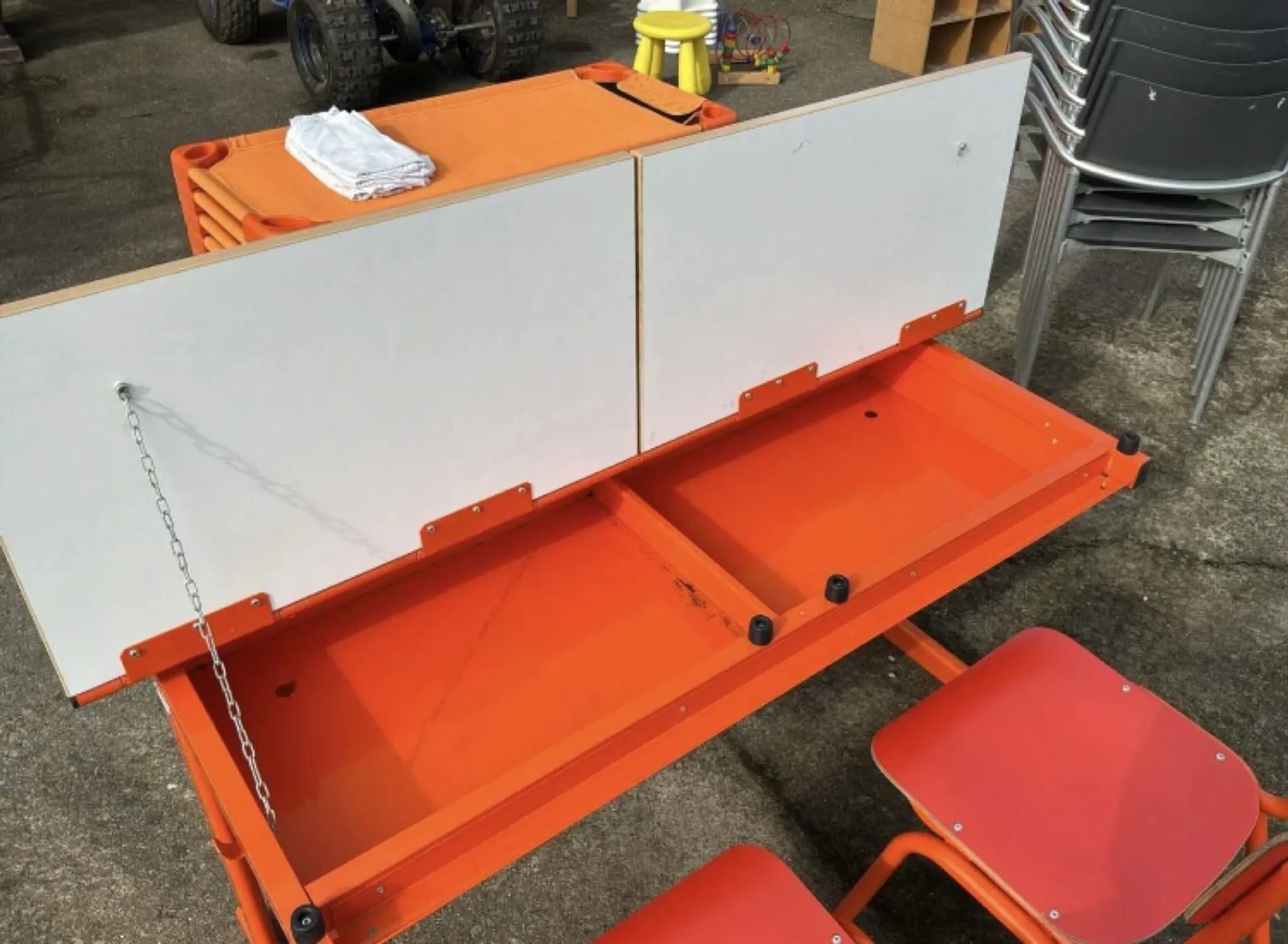 Vintage orange double school desk with its 2 matching chairs.