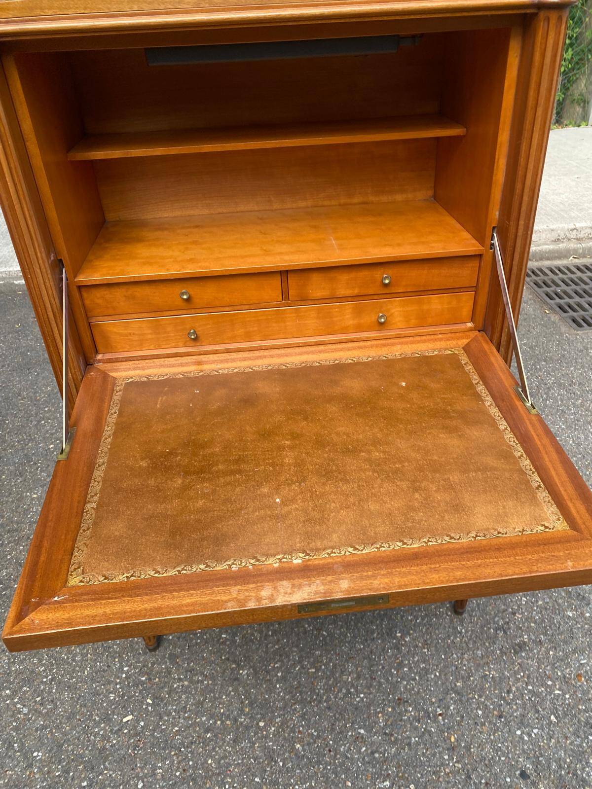 Secretary with drop-leaf in Louis XVI style, made of solid wood and brass, desk/commode.