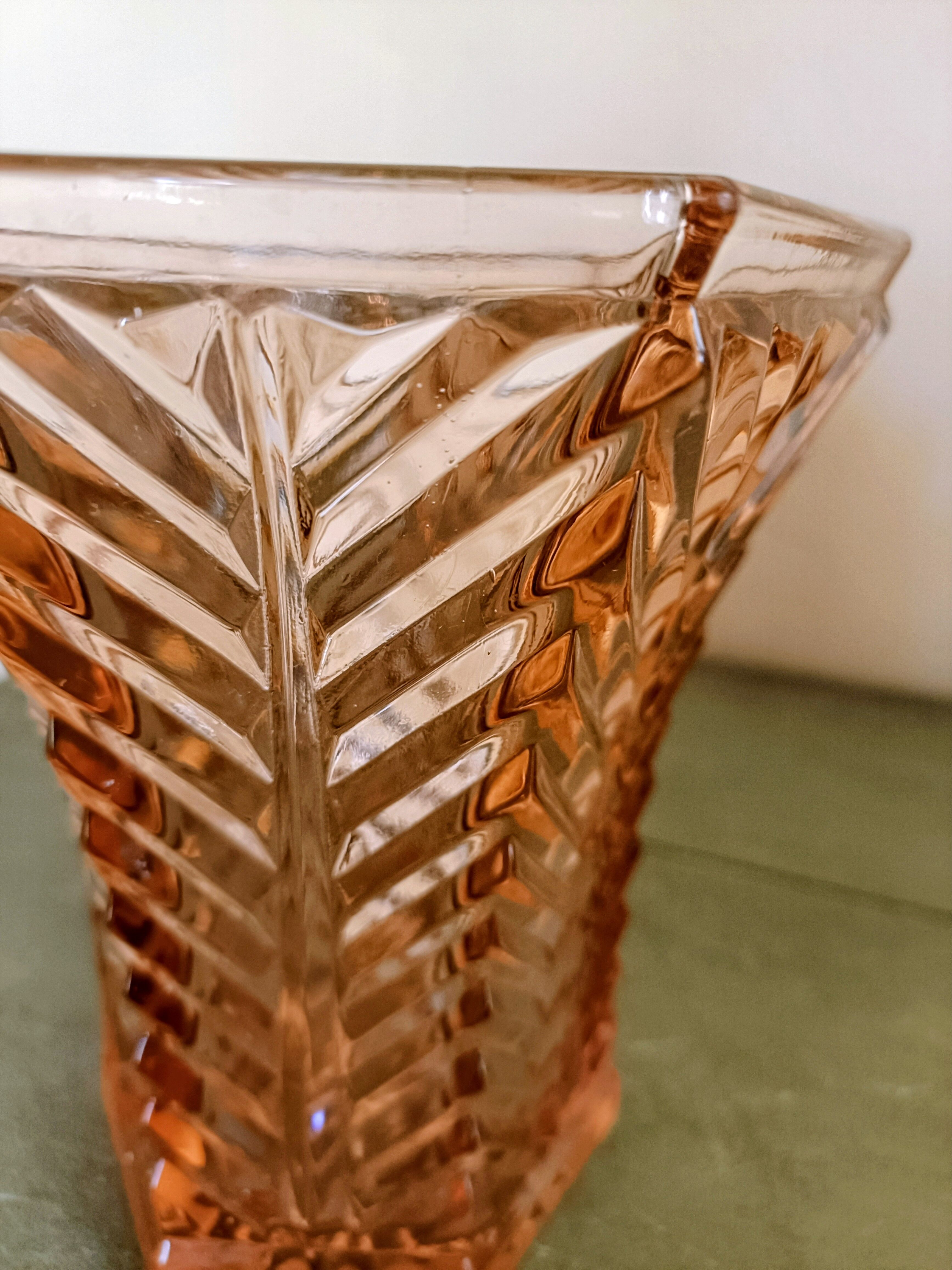 Vase verre rose moulé Rosaline