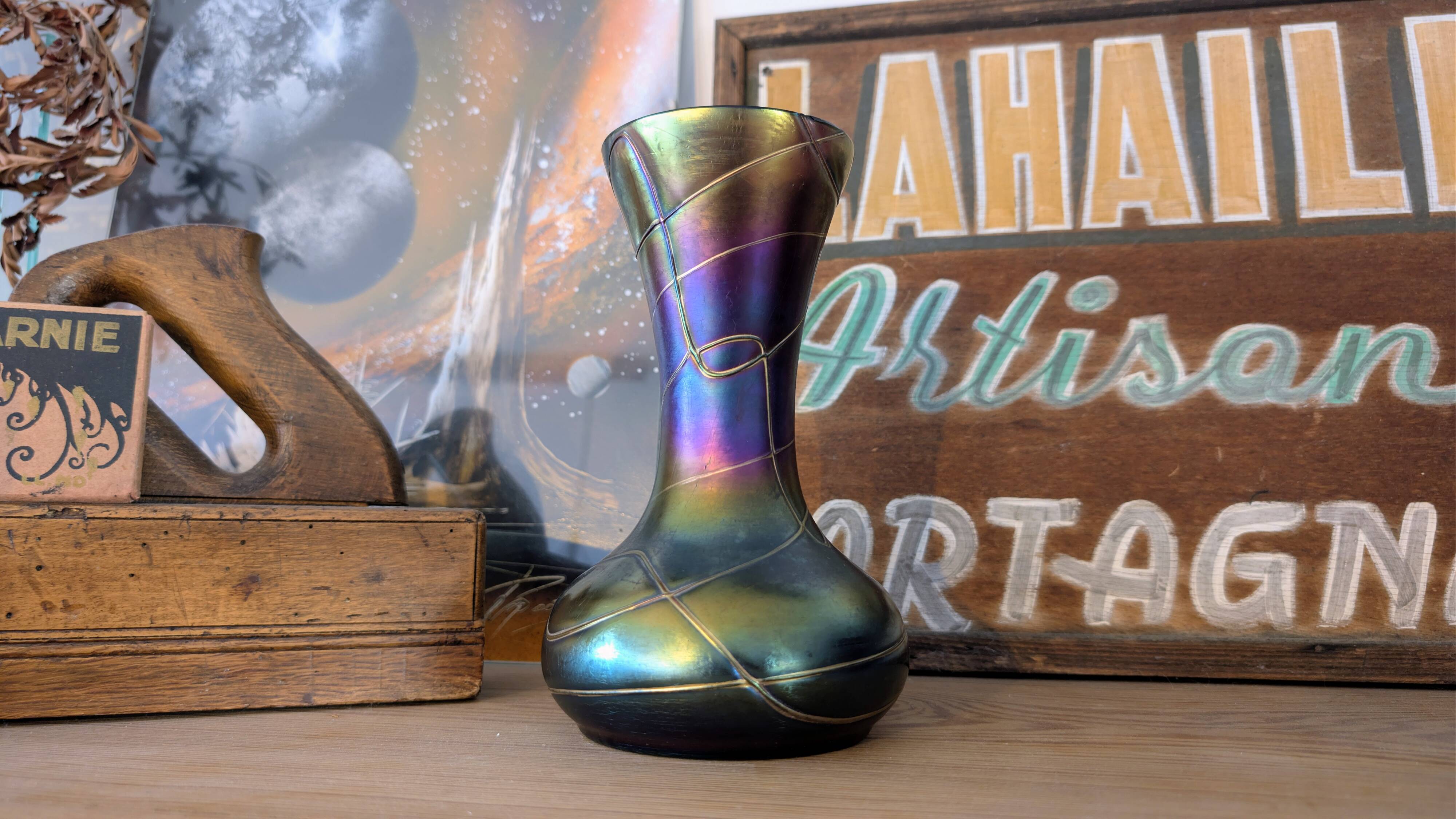 Iridescent Art Nouveau vase with multicoloured reflections attributed to Loetz.