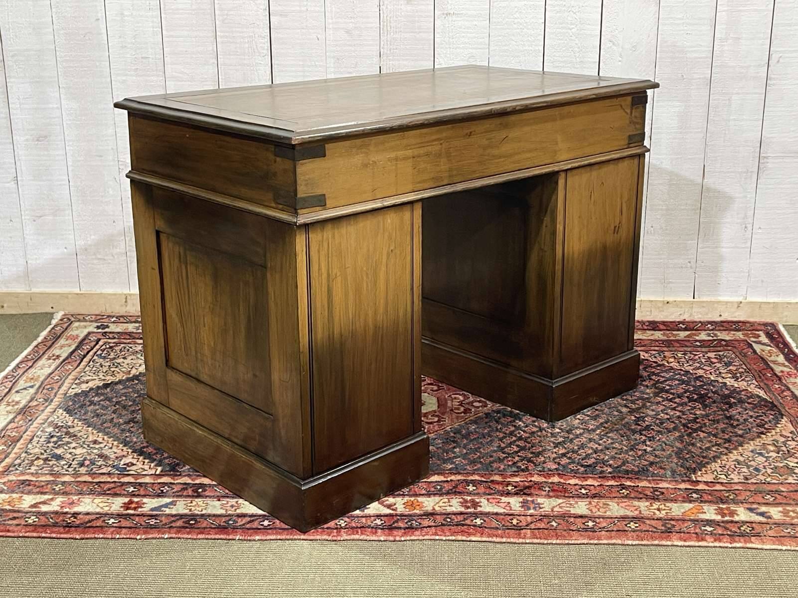 Early 20th century English desk in walnut, oak and marble top