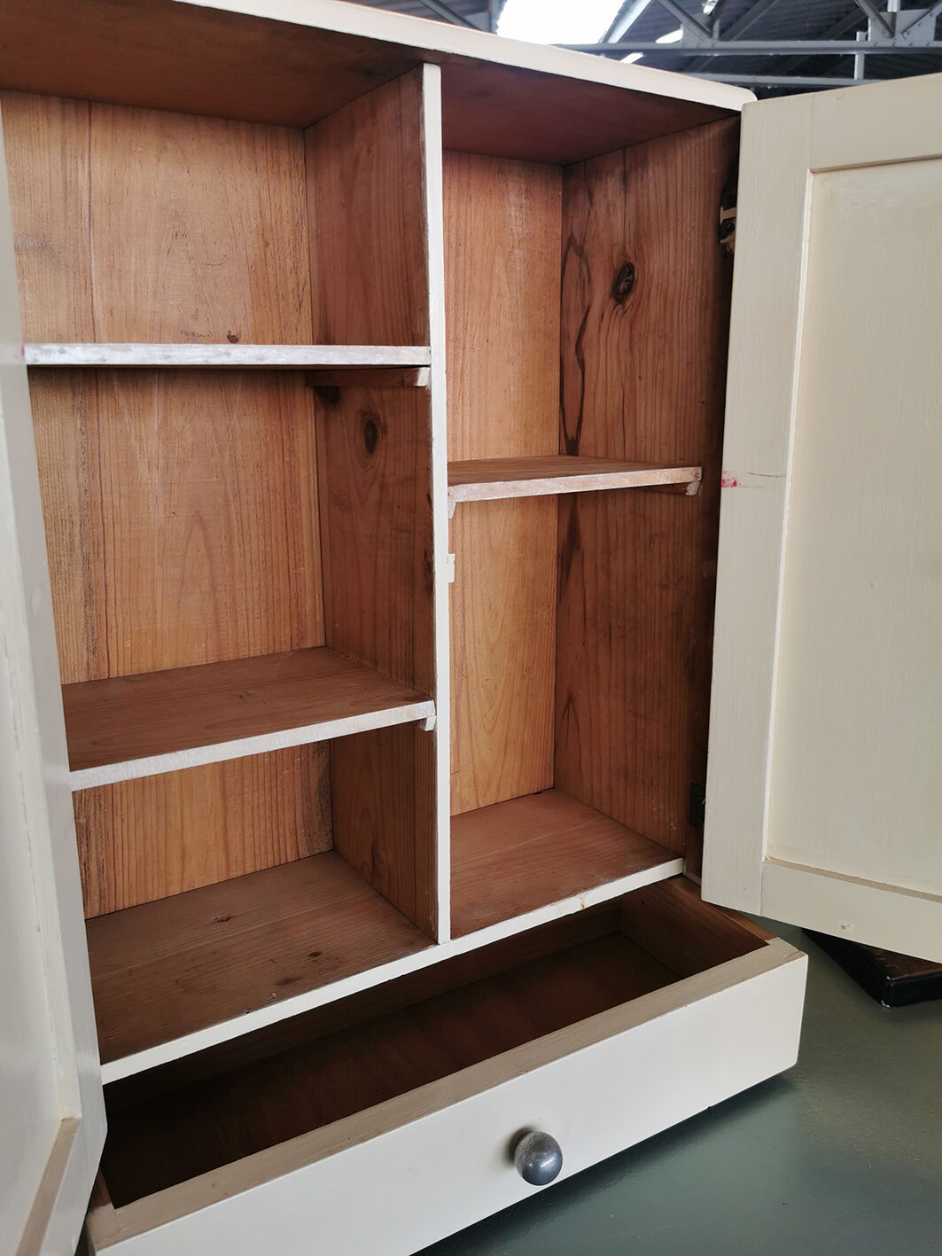 Armoire à pharmacie
