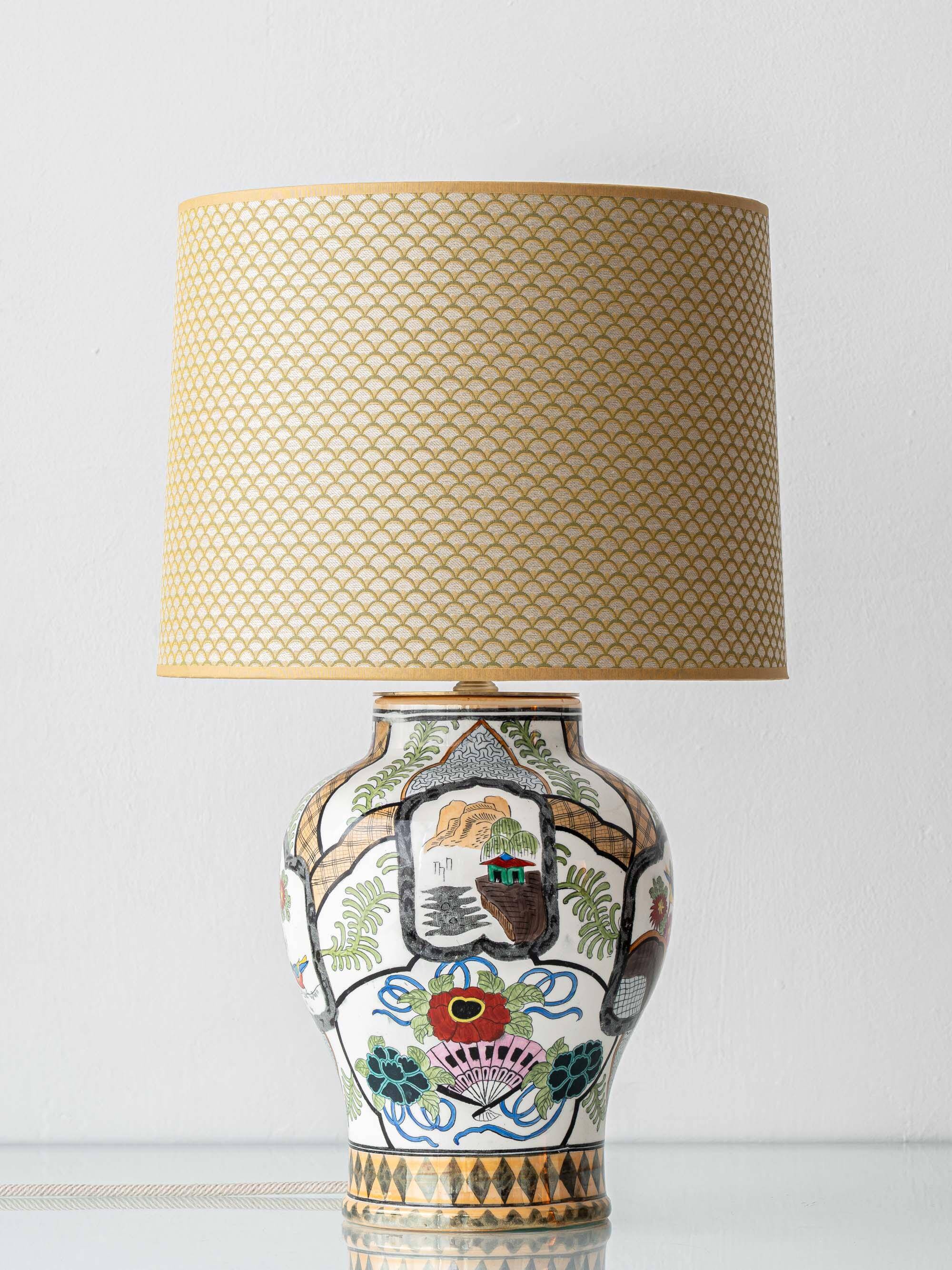Chinese porcelain table lamp hand-painted by Petrus Regout, circa 1880, new lampshade.