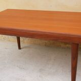 Expandable teak dining table