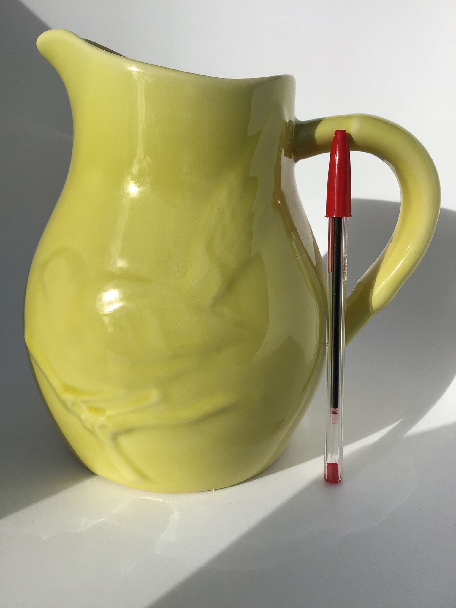 Yellow pitcher bird earthenware Vercor light relief