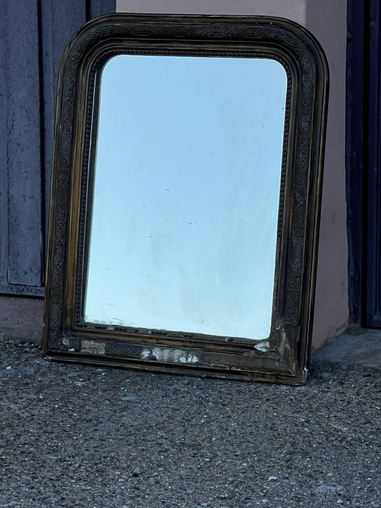 Miroir louis Philipe en bois doré sculpté fronton arrondi