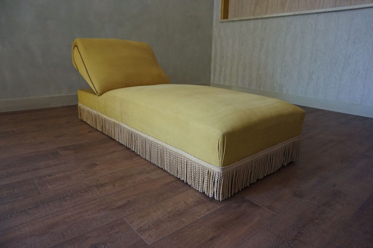 Classic daybed