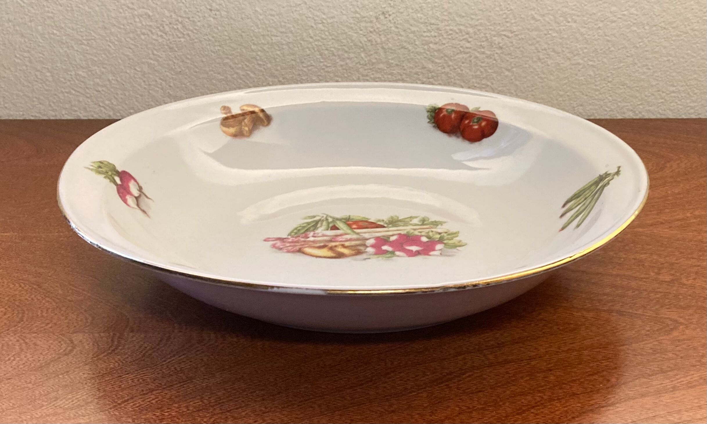 Plat creux porcelaine à feu décor légumes liseré doré - années 60