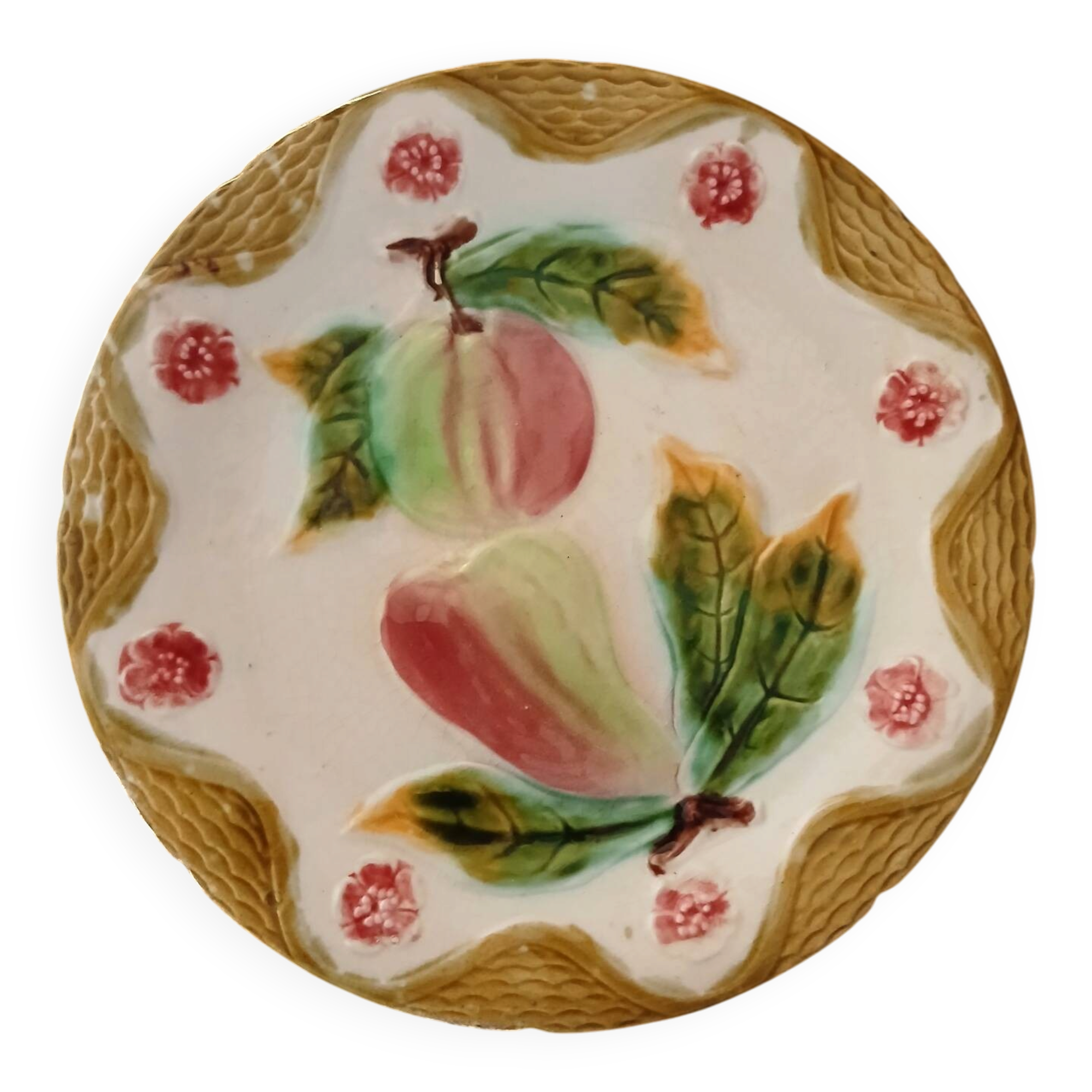 Assiette ancienne en barbotine