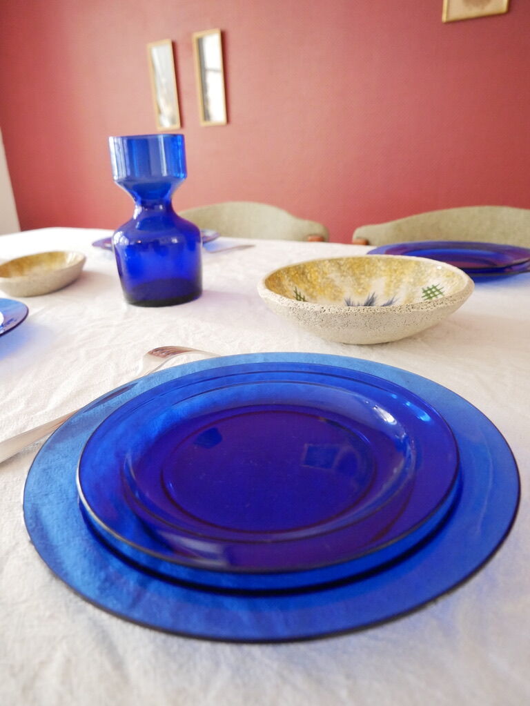 Set of 6 Arcoroc blue hollow plates