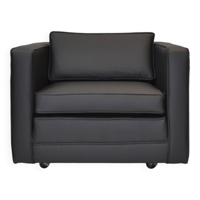 Paire de fauteuils Artifort F905 des années 1960 – restaurés et re-tapissés – 1964