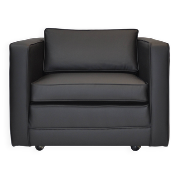Pair of early Artifort F905 armchairs – restored and reupholstered – 1964
