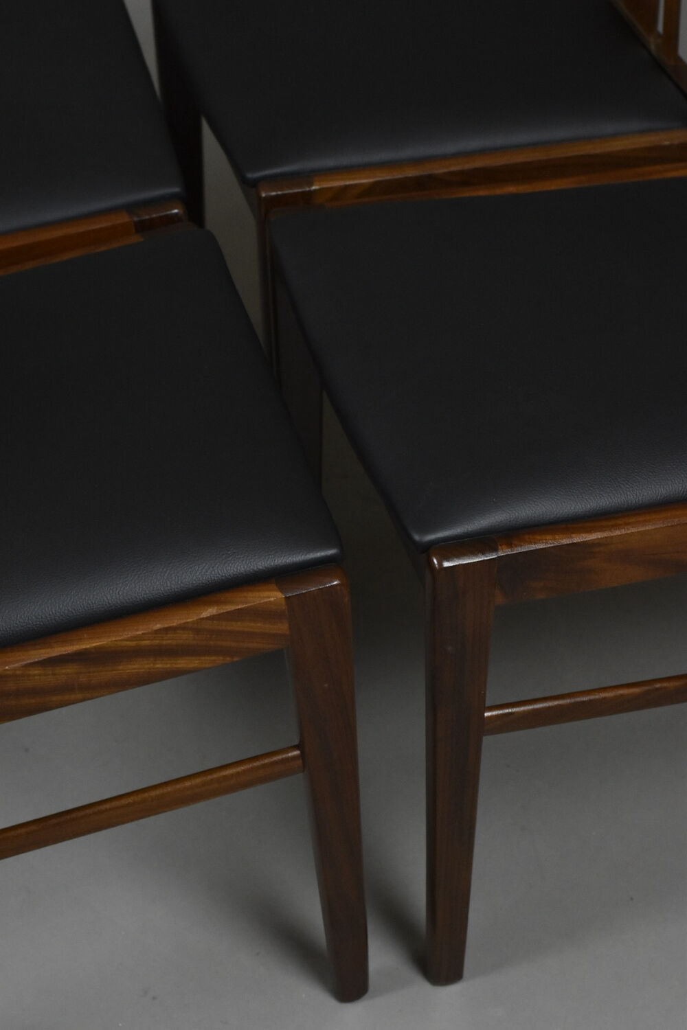 Ensemble de 4 chaises danoises en massif d'afomosia, années 60