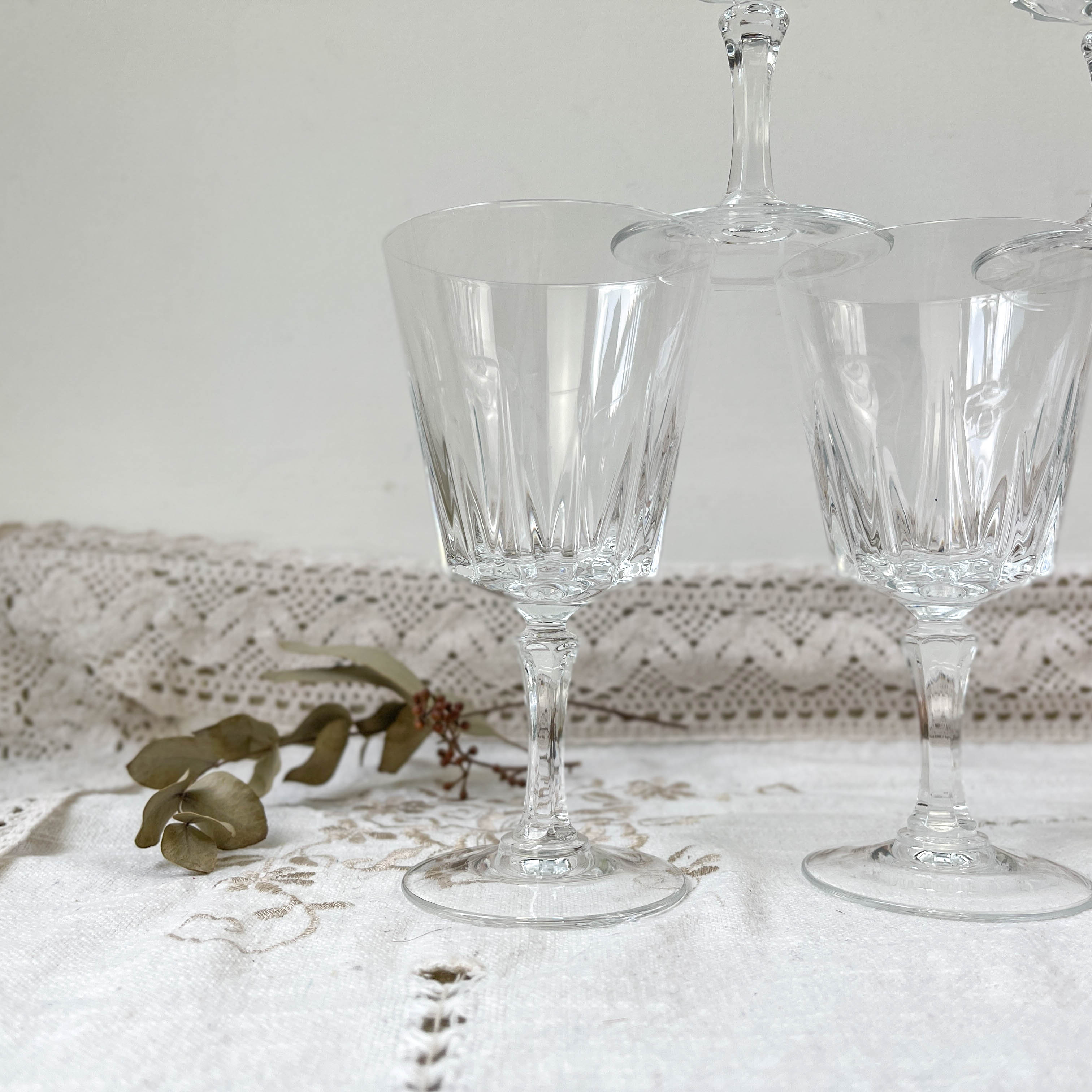 8 Crystal D'Arques red wine glasses model "VERSAILLES"