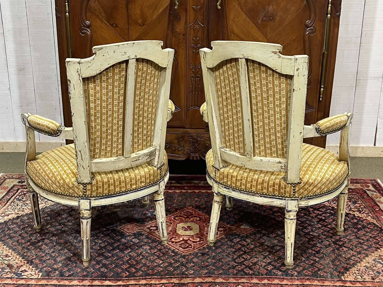Paire de cabriolets d'époque Louis XVI en hêtre