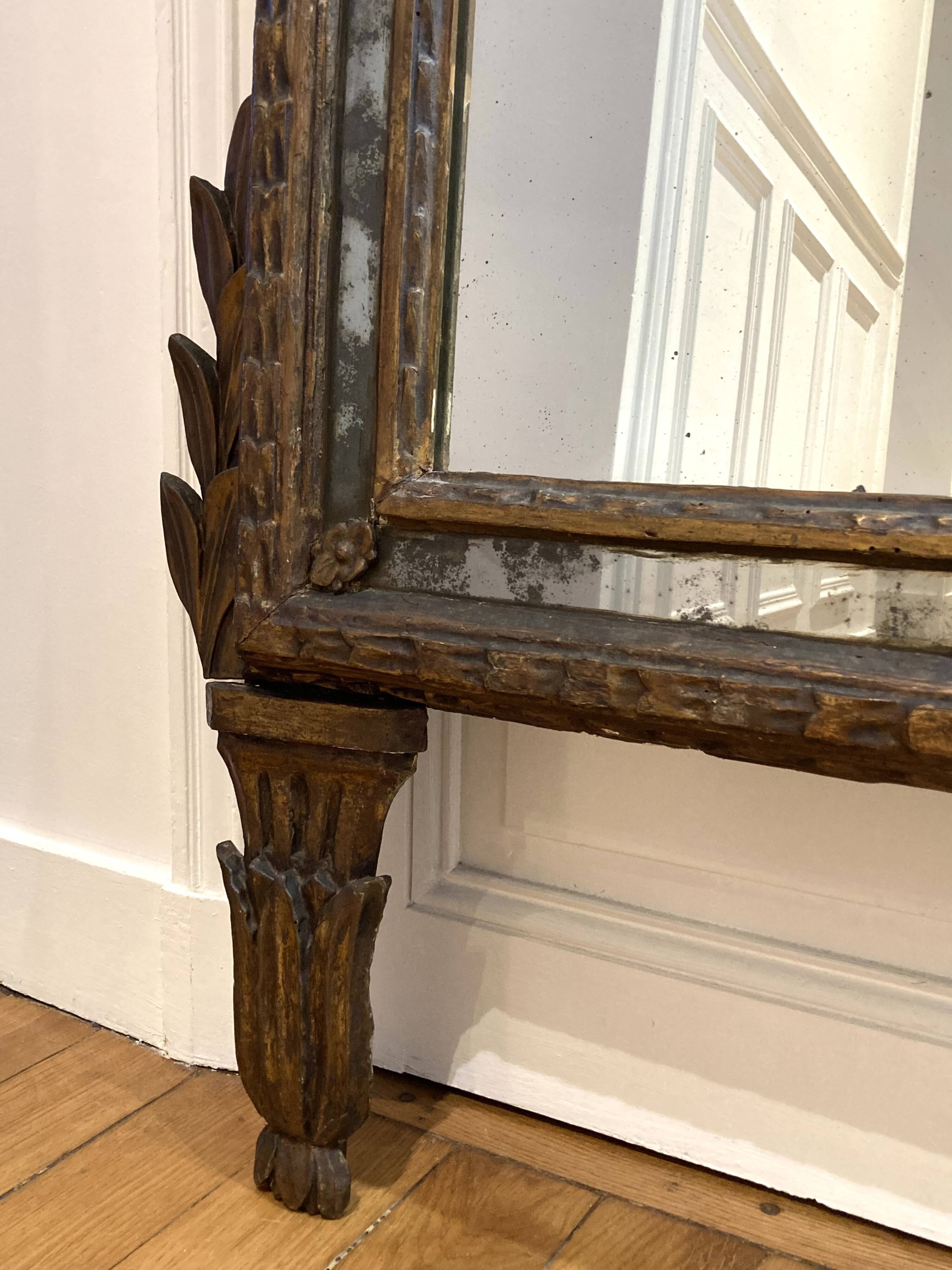 Large mirror or trumeau with beadwork in carved and gilded wood. Italian work from the beginning of the 19th century