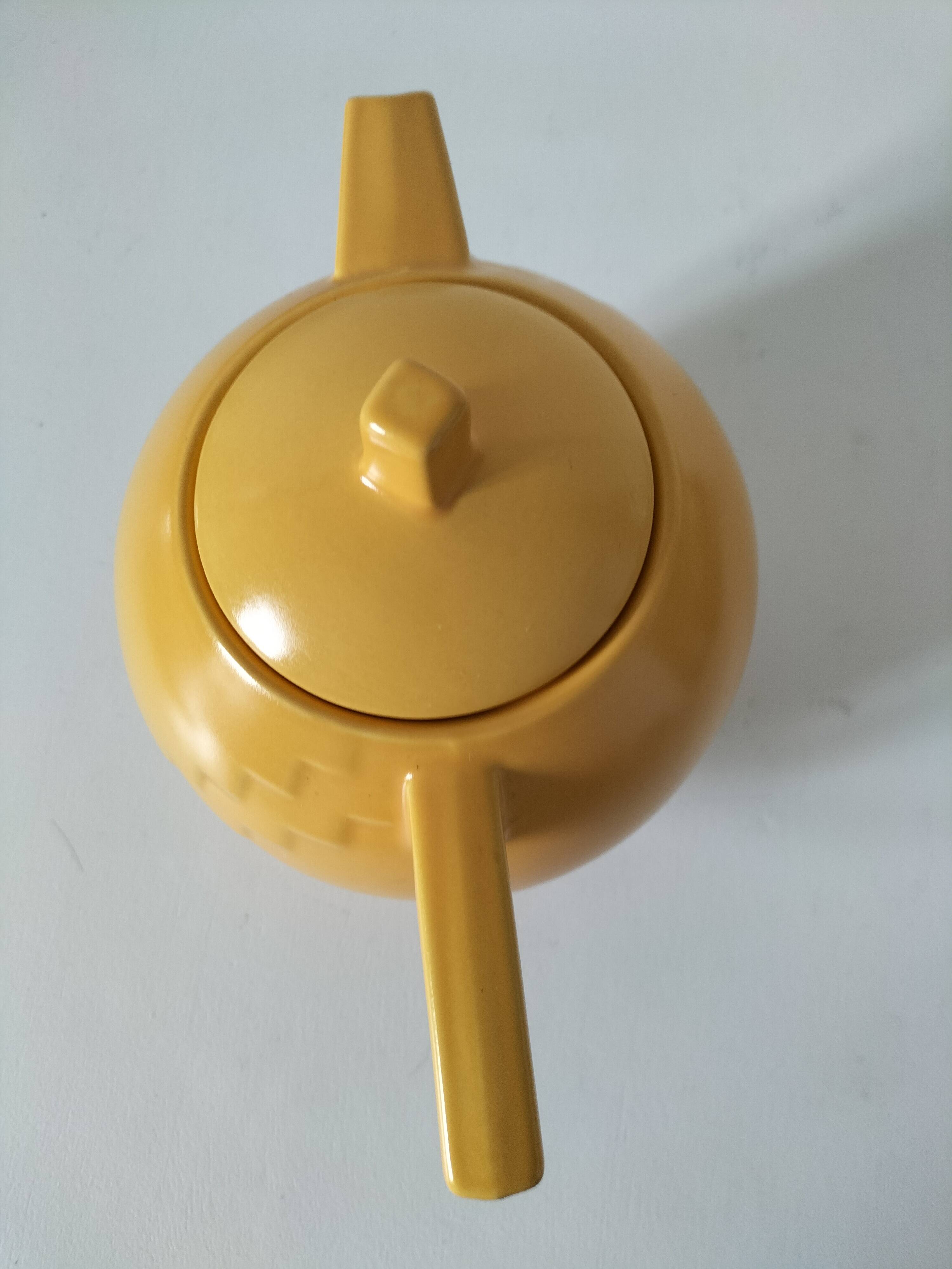 Salins Teapot – Memphis Design 1980s, Golden Yellow Color