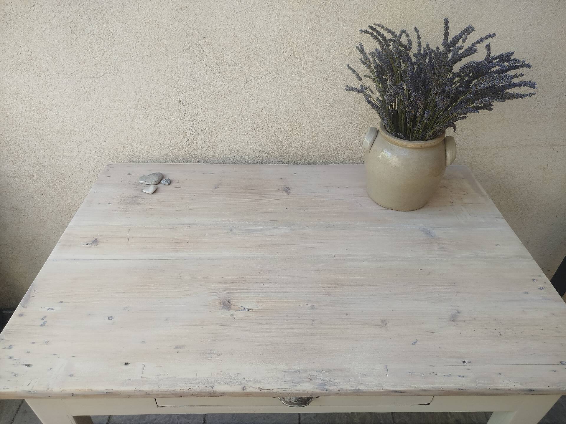 Petite table en sapin