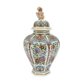 Vase couvert en faience de Delft