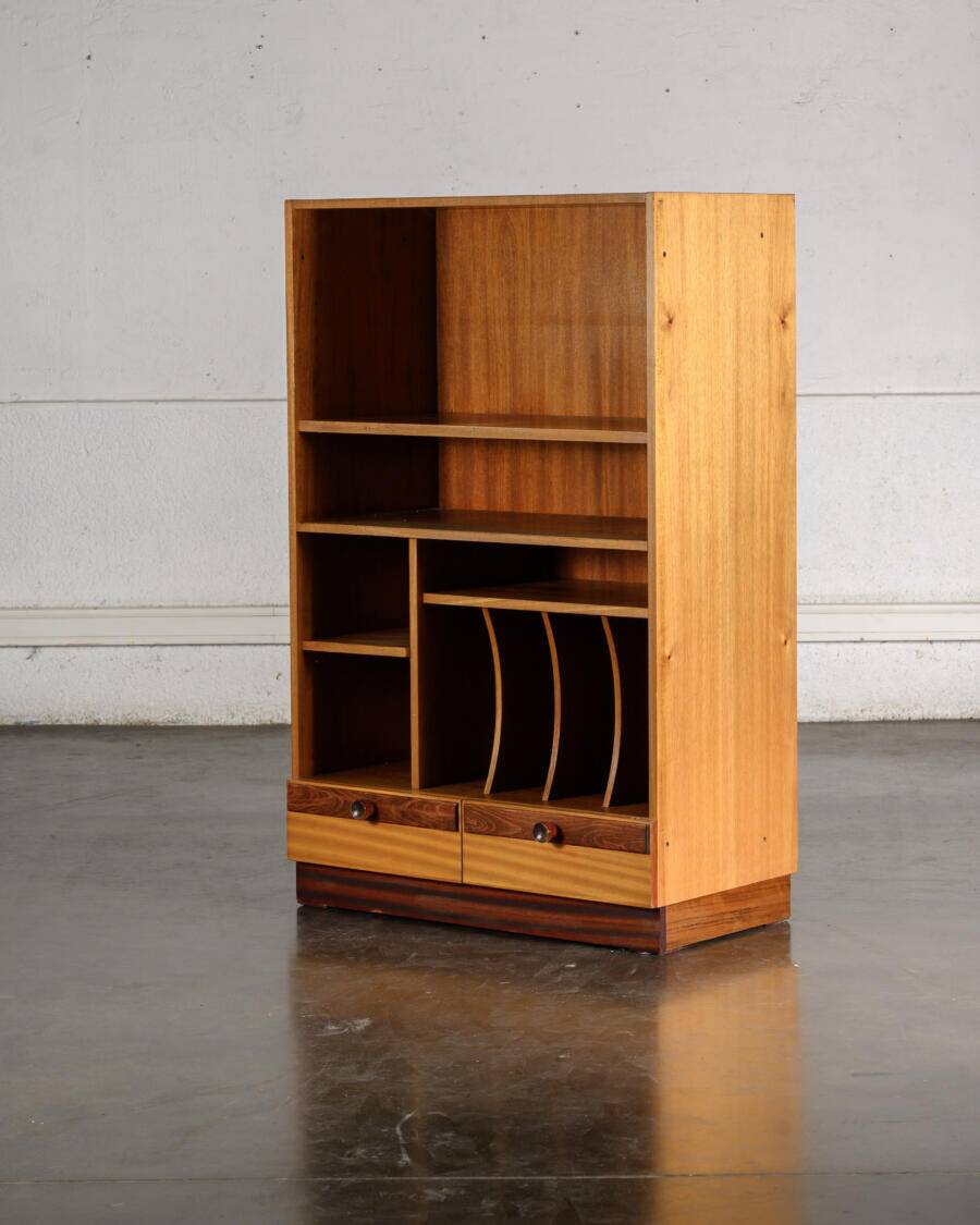Storage furniture / bookshelf