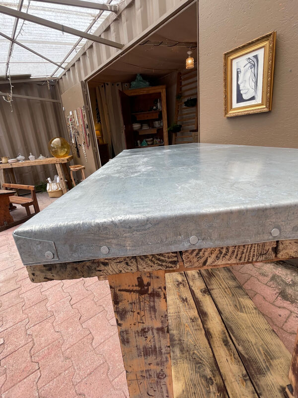 Etabli, comptoir, desserte en bois et zinc