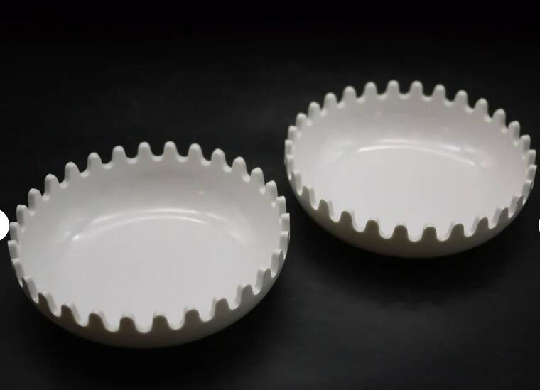 Mebel Clam ashtray from the 1970s by Alan Fletcher in white.