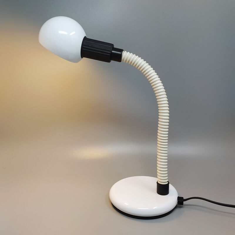 1970s original white table lamp. made in Italy by Veneta Lumi