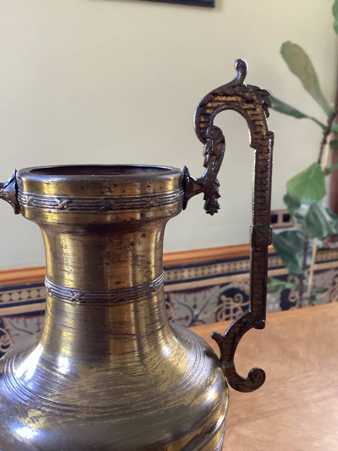 Amphora, large Napoleon III vase in brass.