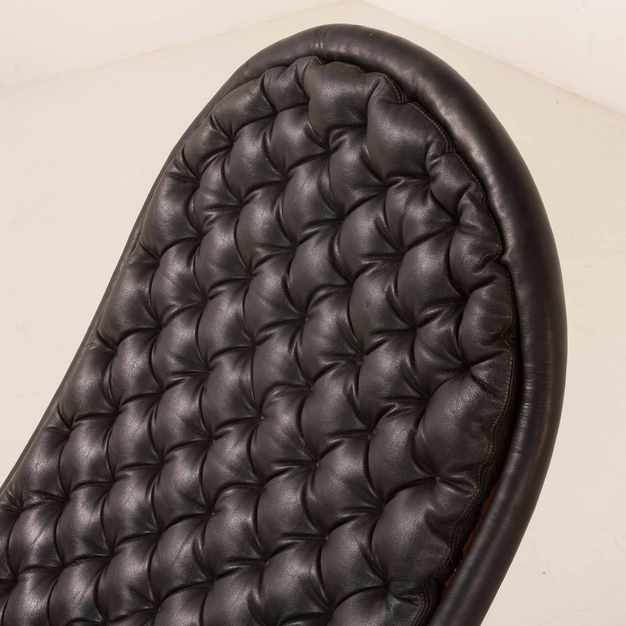Verner Panton black leather chaise longue for Fritz Hansen, 1970s