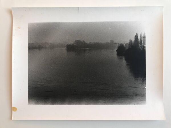Rosine nusimovici, sans titre (fleuve), c 1980. tirage argentique n&b