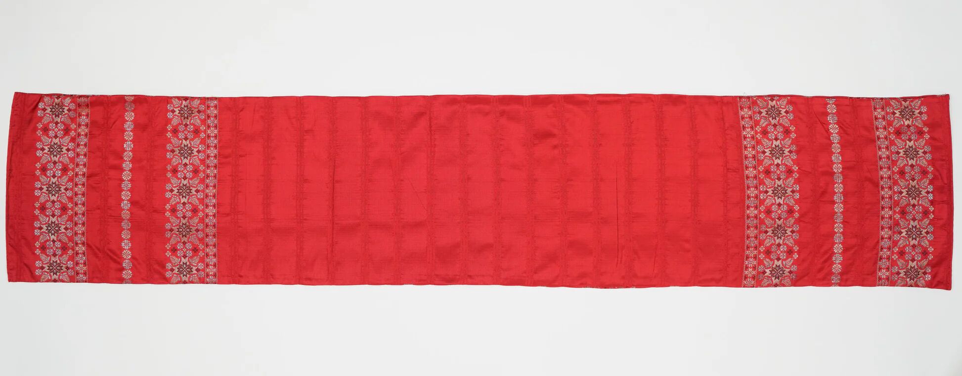 Nappe en soie cramoisie impériale
