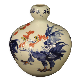 Chinese painted ceramic vase