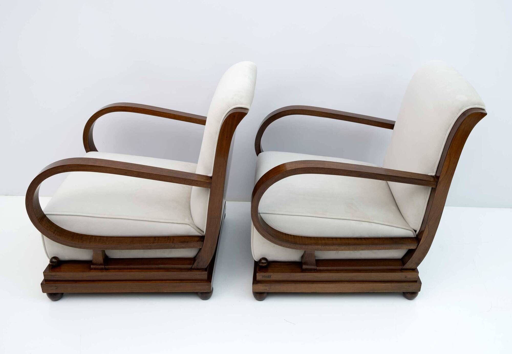 Pair of Art Dèco Italian Walnut and Velvet Armchairs and Two Ottomans, 1920