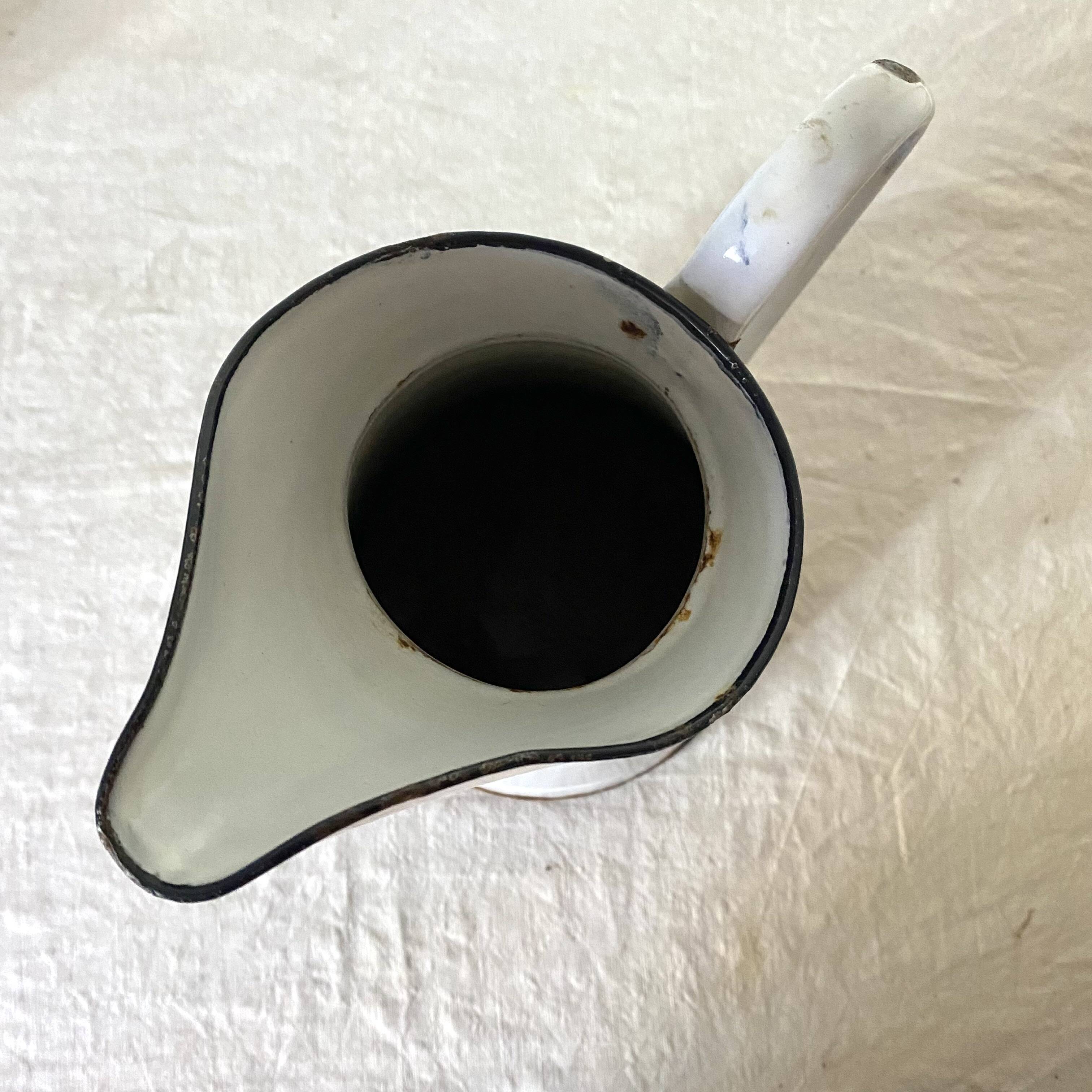 Enameled sheet metal jug