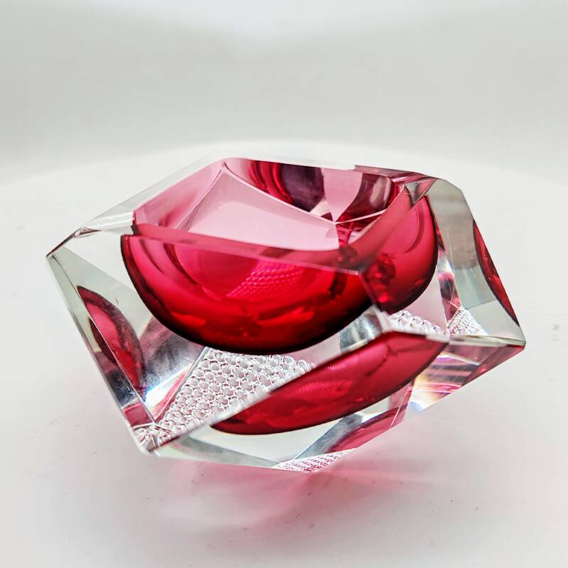 Cendrier ou vide-poches rose des années 1960 en verre de Murano.